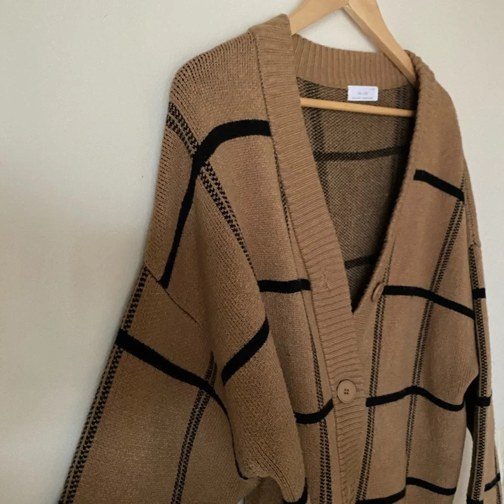 Oak + Fort Oversized Plaid Cardigan - Picture 6 of 11